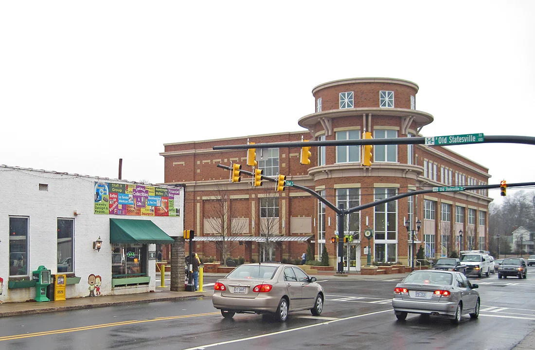 Making moves simple, fast, and stress-free for families and businesses in Huntersville, NC